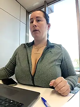 bichota85 online show from February 16, 2026, 10:00 am