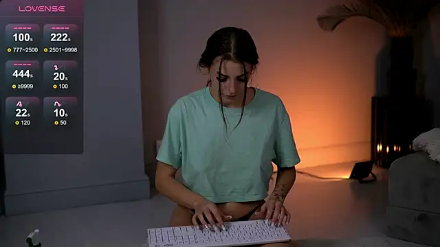 Snapshot of LunaVyx chatting on November 7, 2025, 8:31 pm LunaVyx online show from November 7, 2025, 8:31 pm