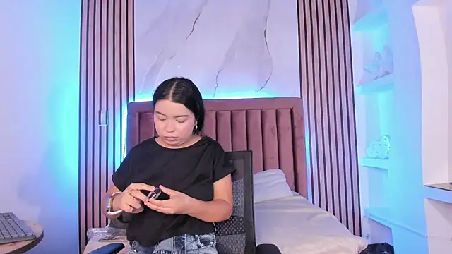 LunaWiill  online show from September 24, 2025, 12:19 pm