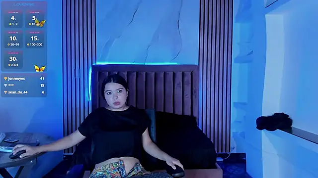 LunaWiill  online show from October 4, 2025, 12:14 pm