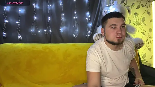 Snapshot of coupleinspire chatting on November 20, 2025, 9:14 pm coupleinspire online show from November 20, 2025, 9:14 pm