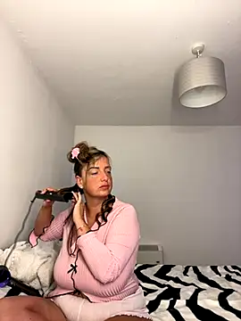 Snapshot of QueenStacyxox chatting on October 12, 2025, 11:42 am QueenStacyxox online show from October 12, 2025, 11:42 am