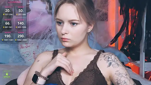 LunaLuxxy online show from October 24, 2025, 3:52 pm