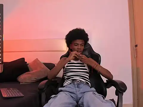 AllexJacob online show from November 4, 2025, 1:32 pm