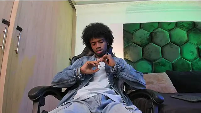 Snapshot of AllexJacob chatting on February 5, 2026, 1:16 pm AllexJacob online show from February 5, 2026, 1:16 pm