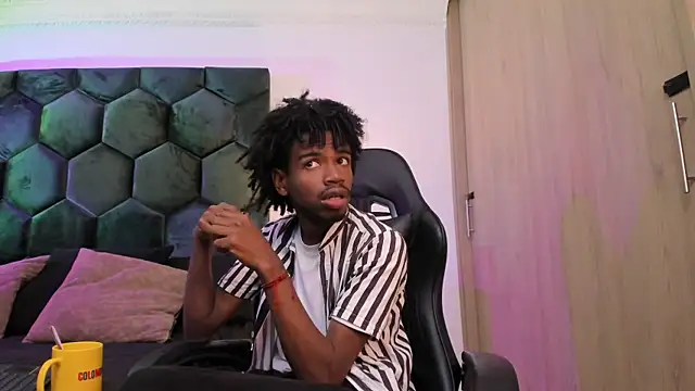 Snapshot of AllexJacob chatting on February 28, 2026, 1:23 pm AllexJacob online show from February 28, 2026, 1:23 pm