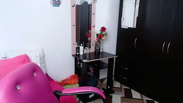 camilavargas  online show from October 2, 2025, 9:44 pm