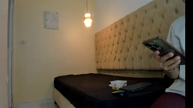 Naomis 35 online show from February 10, 2026, 7:51 pm