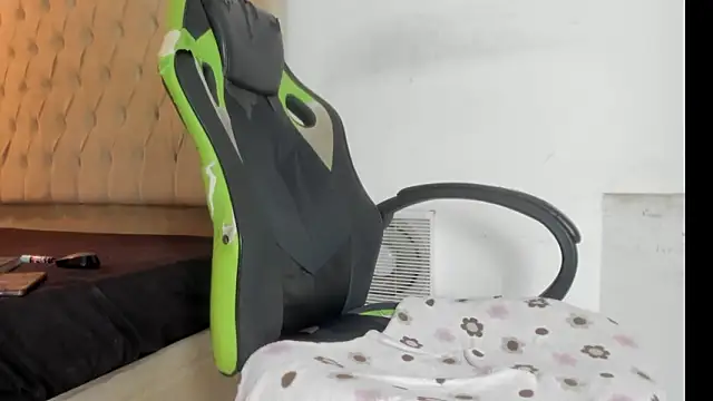 Naomis 35 online show from February 11, 2026, 8:03 pm