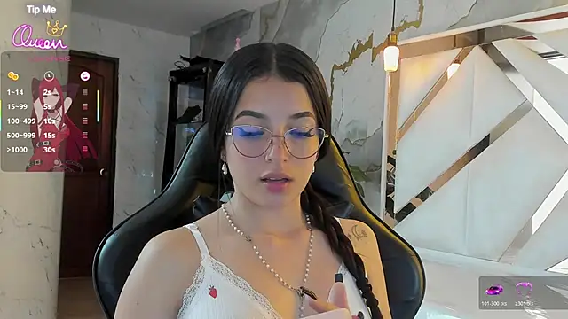 sophiadoll tf online show from April 13, 2026, 8:47 pm