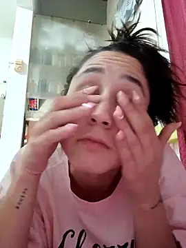 linameii online show from December 4, 2025, 2:21 am