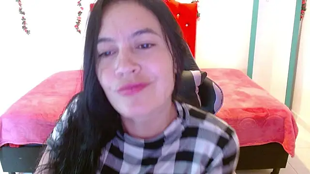 cristal1609 online show from February 9, 2026, 4:33 pm