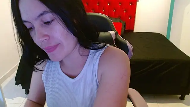 cristal1609 online show from February 25, 2026, 1:32 pm