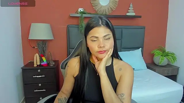 molly lovee  online show from November 24, 2025, 6:40 pm