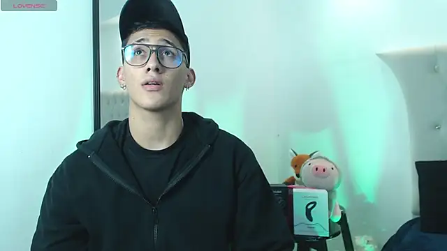 Snapshot of SalvadorFit chatting on February 5, 2026, 8:24 pm SalvadorFit online show from February 5, 2026, 8:24 pm