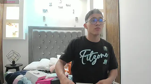 Snapshot of SalvadorFit chatting on February 6, 2026, 8:34 pm SalvadorFit online show from February 6, 2026, 8:34 pm