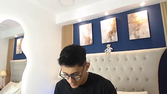 Snapshot of SalvadorFit chatting on February 17, 2026, 8:26 pm SalvadorFit online show from February 17, 2026, 8:26 pm