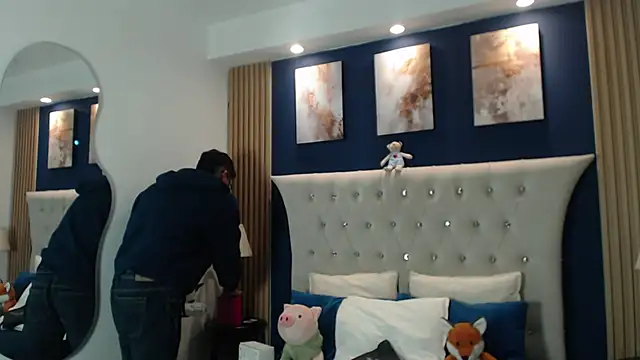 Snapshot of SalvadorFit chatting on February 23, 2026, 8:17 pm SalvadorFit online show from February 23, 2026, 8:17 pm