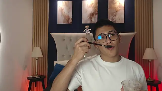 Snapshot of SalvadorFit chatting on February 26, 2026, 8:19 pm SalvadorFit online show from February 26, 2026, 8:19 pm