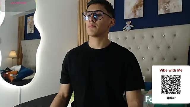 Snapshot of SalvadorFit chatting on March 2, 2026, 8:04 pm SalvadorFit online show from March 2, 2026, 8:04 pm