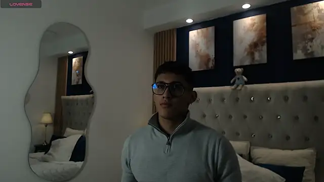 Snapshot of SalvadorFit chatting on March 3, 2026, 8:15 pm SalvadorFit online show from March 3, 2026, 8:15 pm