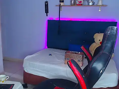 Lunadool online show from October 7, 2025, 3:09 pm