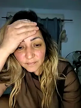 Lunita86 online show from October 31, 2025, 2:34 am