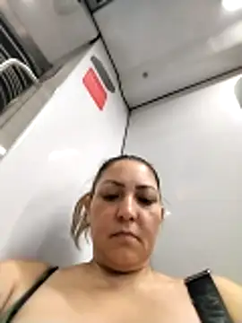 Lunita86 online show from November 29, 2025, 1:19 am