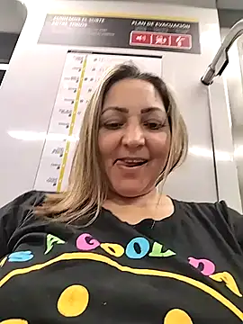 Lunita86 online show from January 6, 2026, 1:20 am