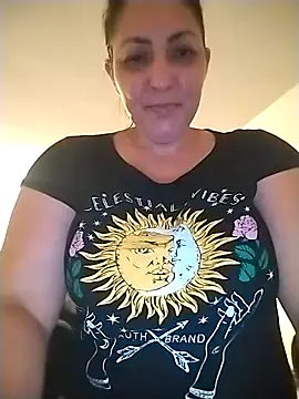 Lunita86 online show from April 4, 2026, 3:16 am