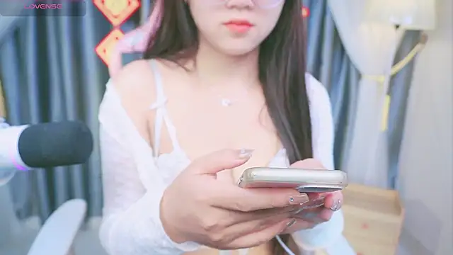 Cherry-26 online show from February 28, 2026, 4:02 am