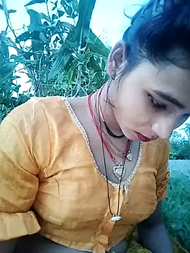 Snapshot of R_Roshni chatting on October 4, 2025, 12:47 pm R Roshni online show from October 4, 2025, 12:47 pm