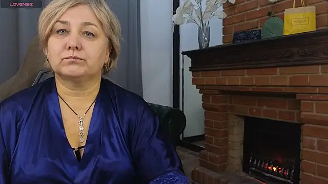 Marta Wils online show from October 8, 2025, 2:42 am