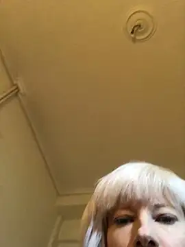 juliaoneandonly online show from October 8, 2025, 9:51 am