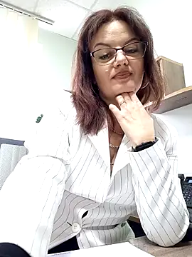 ValeriaLove43211 online show from November 20, 2025, 9:31 am