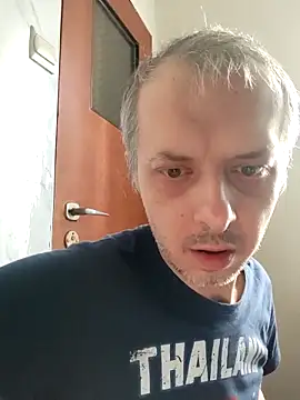 szajbusek41 online show from March 4, 2026, 7:03 am