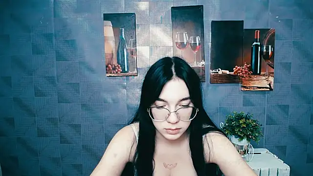 Snapshot of MiraBabe_ chatting on September 29, 2025, 6:40 am MiraBabe  online show from September 29, 2025, 6:40 am