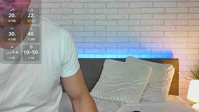 GarettVoss online show from October 8, 2025, 4:21 am