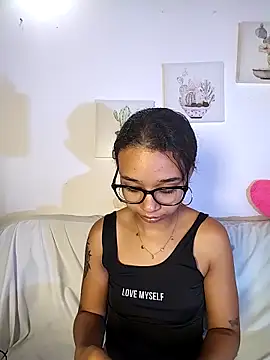 Suzanelee1 online show from November 6, 2025, 2:23 am