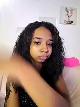 Suzanelee1 online show from December 2, 2025, 4:18 am