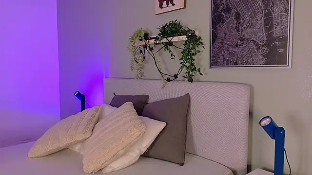 KeendraFox  online show from April 9, 2026, 10:09 am