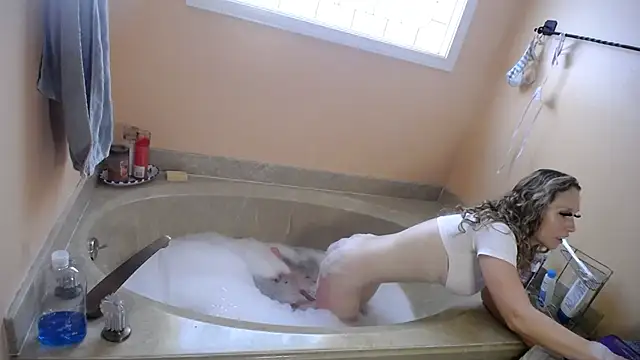 MoonlightMaybell online show from October 5, 2025, 7:34 pm