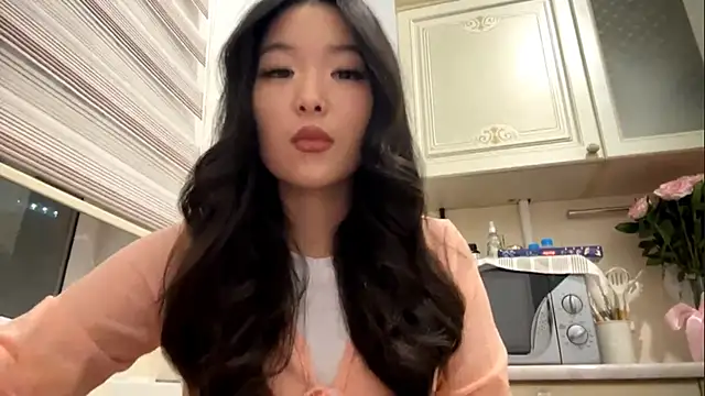 EmmaLeexth online show from April 29, 2026, 4:11 pm