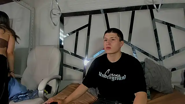 ANLLELOAndANGELA online show from April 5, 2026, 9:01 pm