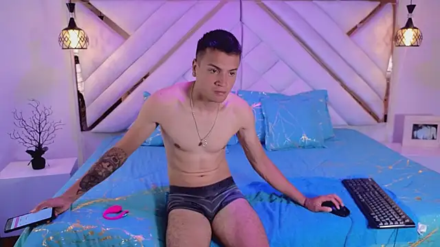 afrodita aares online show from November 18, 2025, 7:51 pm