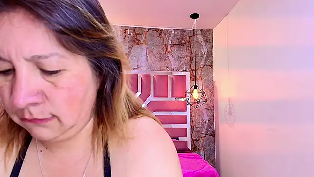 Snapshot of MaylinRosse_ chatting on April 22, 2026, 7:15 pm MaylinRosse online show from April 22, 2026, 7:15 pm