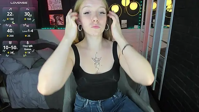 Layla Glam online show from October 1, 2025, 1:39 pm