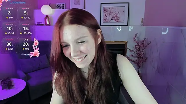 Layla Glam online show from October 22, 2025, 5:41 am