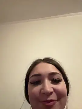 Snapshot of EllaClarke chatting on February 25, 2026, 3:32 pm EllaClarke online show from February 25, 2026, 3:32 pm