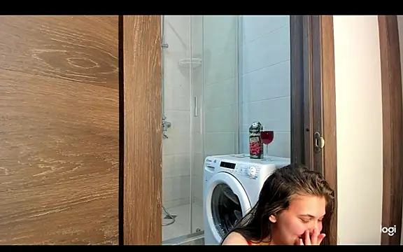 Snapshot of BloomSecrets chatting on October 12, 2025, 4:17 pm BloomSecrets online show from October 12, 2025, 4:17 pm